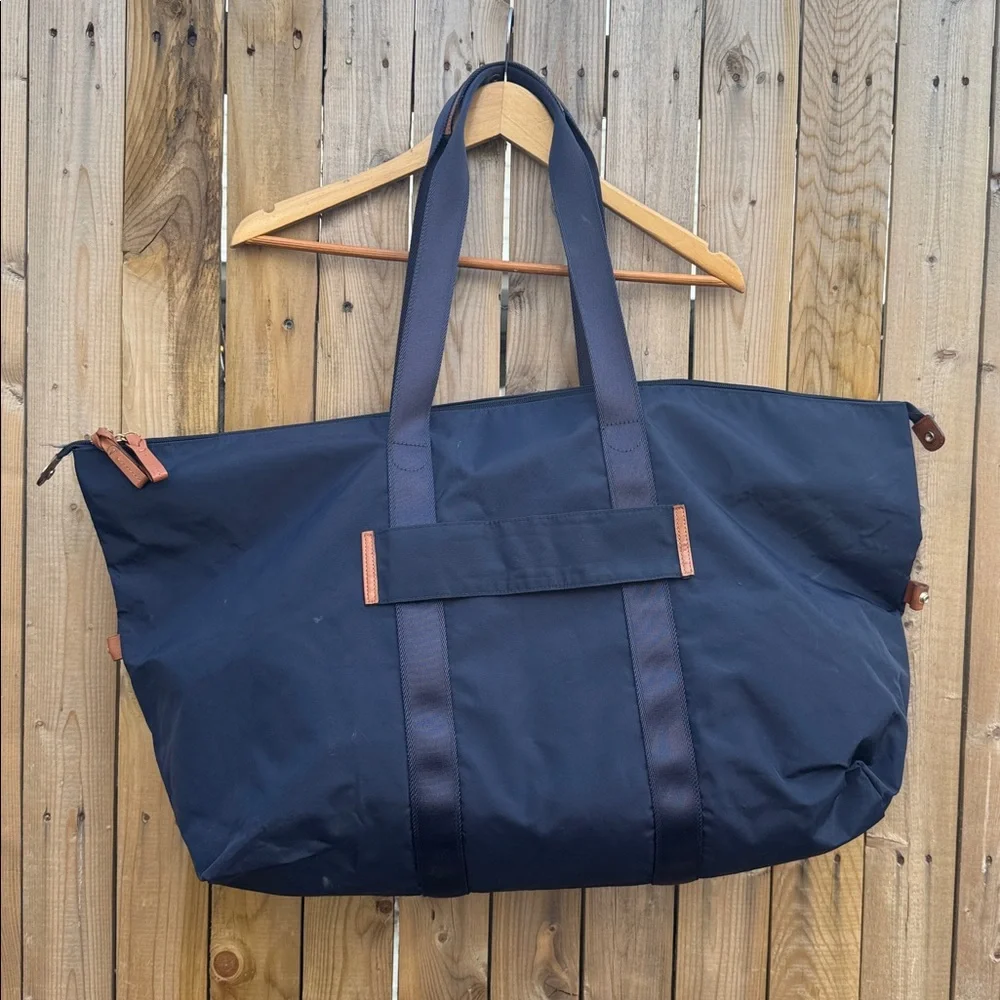 Bric’s blue duffel bag